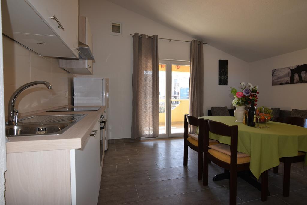 Apartments Batarilo Биоград-на-Мору Экстерьер фото