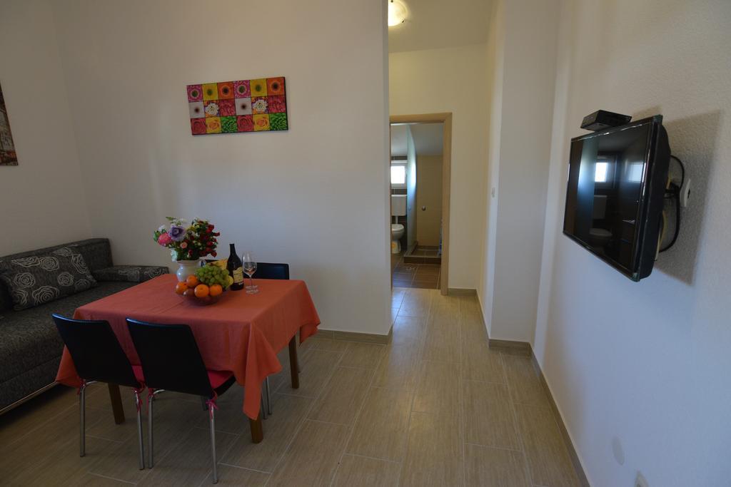 Apartments Batarilo Биоград-на-Мору Экстерьер фото