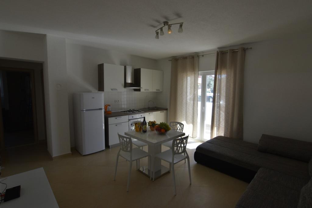 Apartments Batarilo Биоград-на-Мору Экстерьер фото
