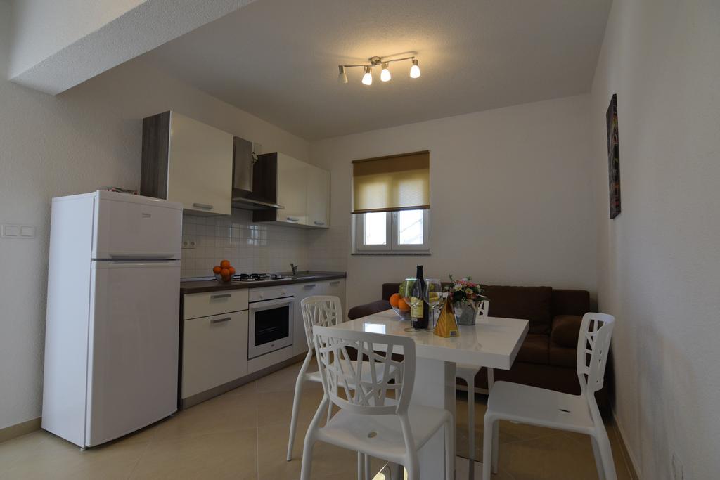 Apartments Batarilo Биоград-на-Мору Экстерьер фото
